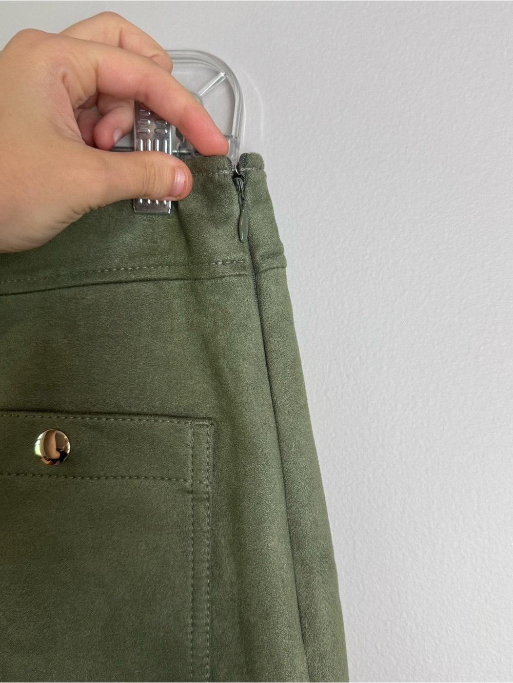 LOFT Olive Green Faux Suede Front Pocket Mini Skirt Skirt Size 6 - Picture 5 of 9